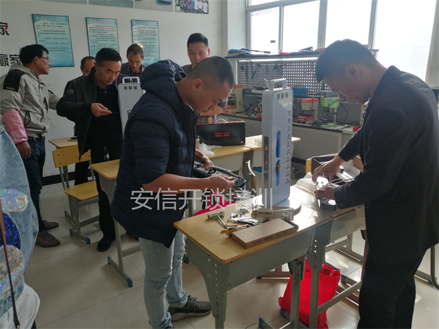 上海学开锁技术培训学校